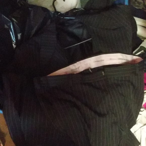 Suit - Picture 1 of 4